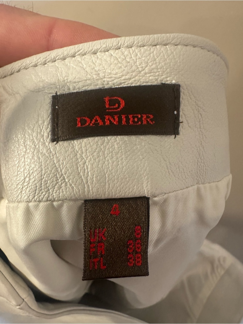Danier Genuine Leather Ivory Mini Skirt Size 4 Front Zip - Picture 5 of 7